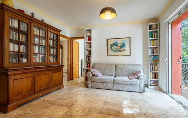 Lou Clapas - Photo 11